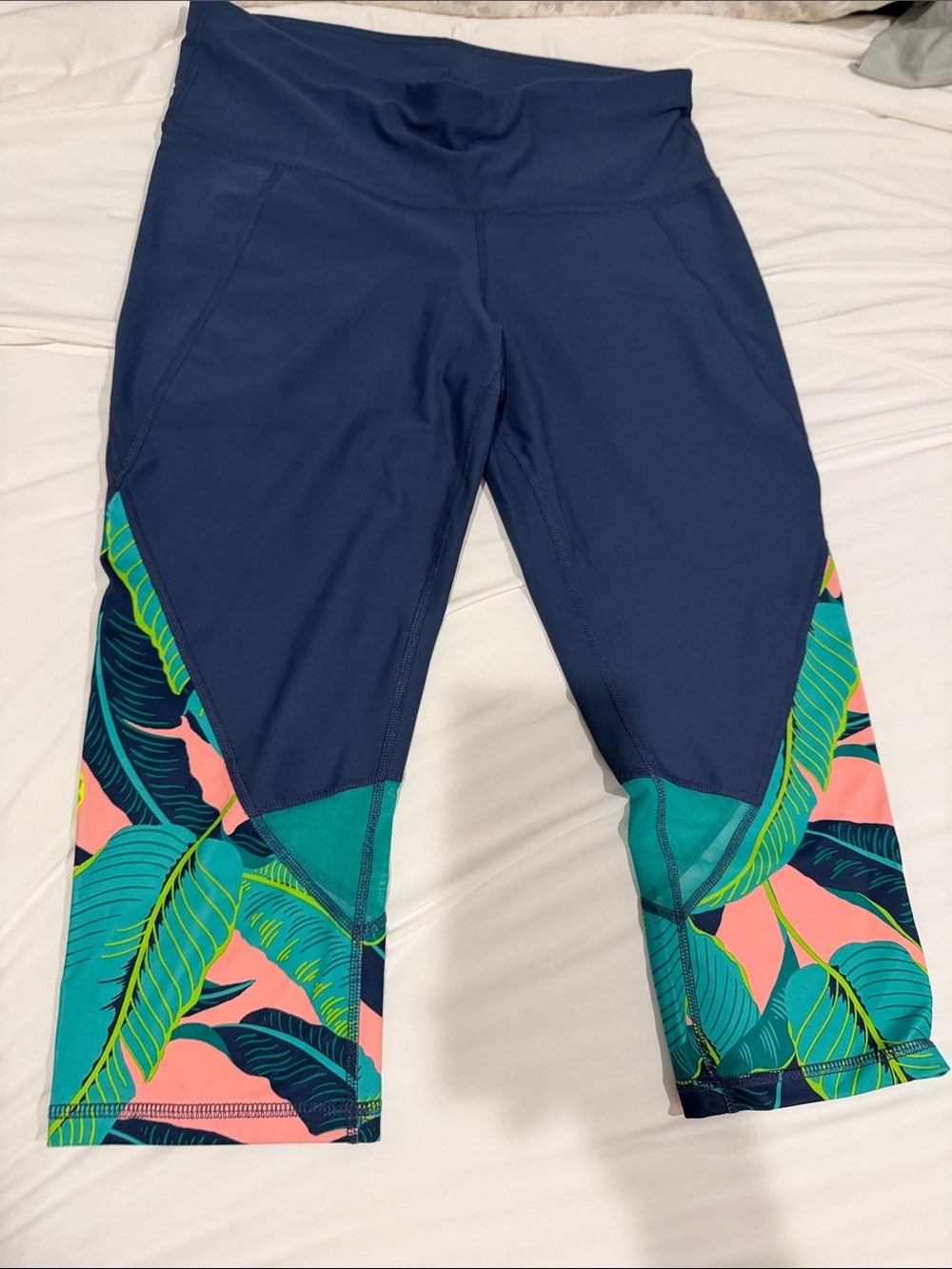Workout capri leggings with tropical print